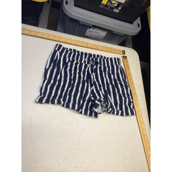 Forever 21 Girls Shorts SMALL Blue White Striped Pull On Elastic Waist Summer - Picture 2 of 4